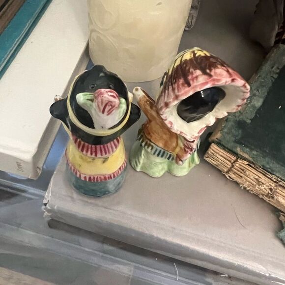Vintage Native American salt & pepper shakers Ceramic Figurines Set - Picture 3 of 7
